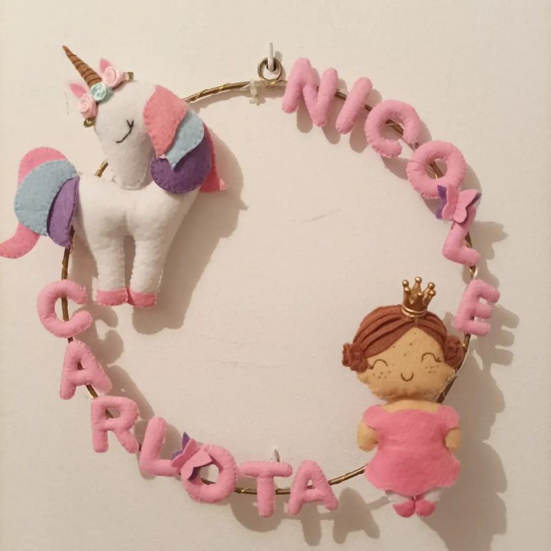 Unicornio y Princesa, nombre hecho en fieltro. Con luz.