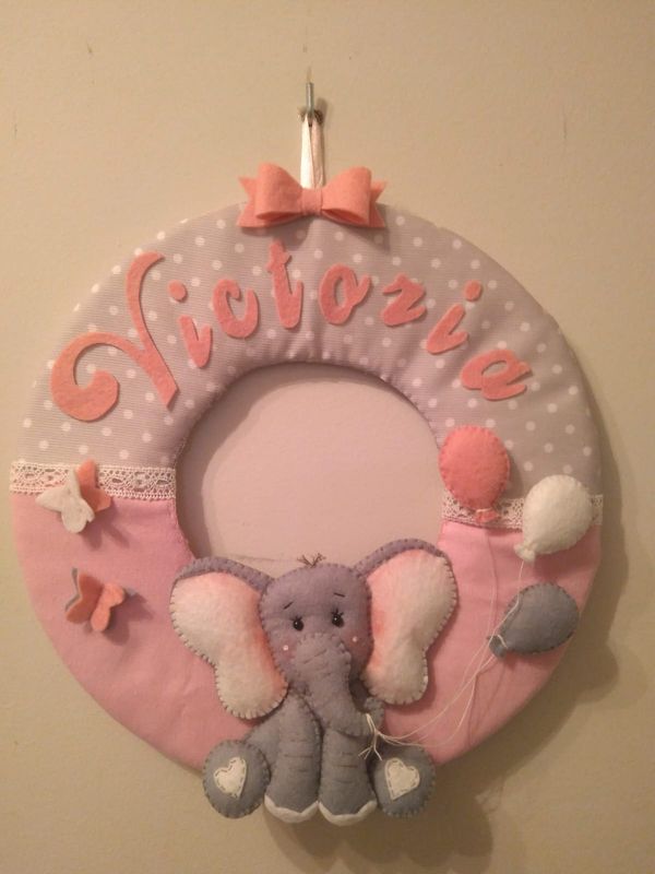 Corona Elefante, nombre hecho en fieltro.