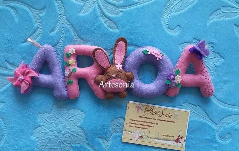 Letras conejita. Nombre hecho en fieltro.