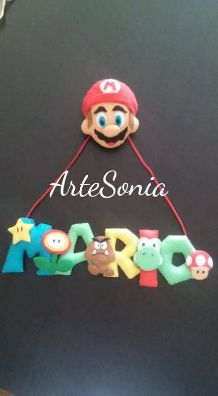 Nombre motivos Mario. Nombre hecho en fieltro.