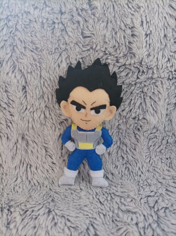 Vegeta Motivo Dragon Ball Z. Muñeco fieltro.